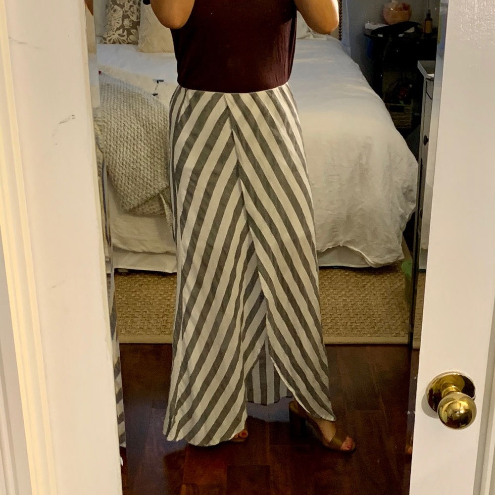 Striped maxi skit